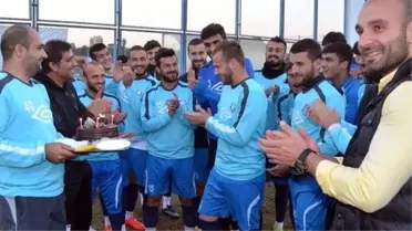 Adana Demirsporlu Mesut'a Doğum Günü Sürprizi