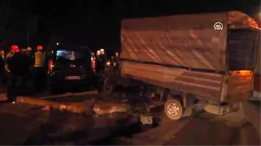 Sakarya'da Kamyonetle Otomobil Çarpıştı: 3 Yaralı