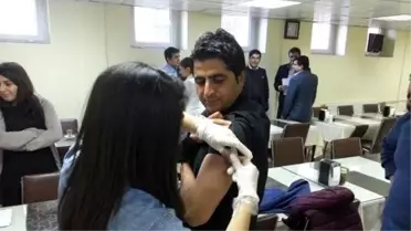 Sağlık Çalışanları Grip Aşısı Oldu