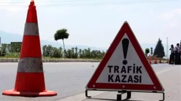 Sakarya'da Kamyonetle Otomobil Çarpıştı: 3 Yaralı
