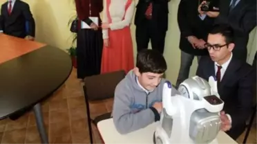 Zihinsel Engelli Çocuklara Robotlu Eğitim