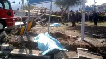 Fethiye'de Kamyonla Minibüs Çarpıştı: 2 Ölü, 4 Yaralı