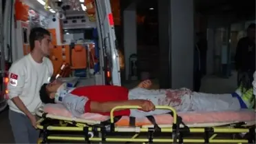 Otomobiller Kafa Kafaya Çarpıştı: 6 Yaralı