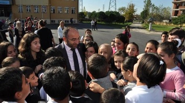 Eşref Uslu Okul Öğrencilerinden Üzülmez'e Asfalt Teşekkürü
