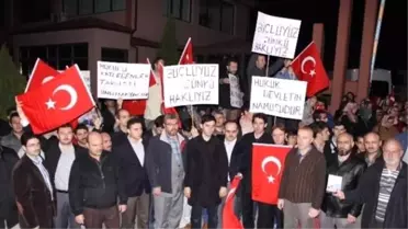 Gözaltındaki Polislerin Yakınları Emniyet Önüne Geldi