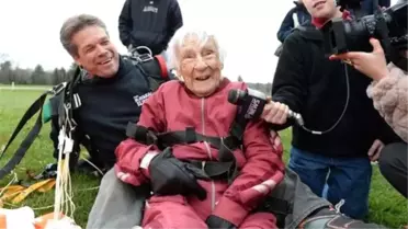 Süper Babaanne', 100. Yaşını Paraşütle Atlayarak Kutladı