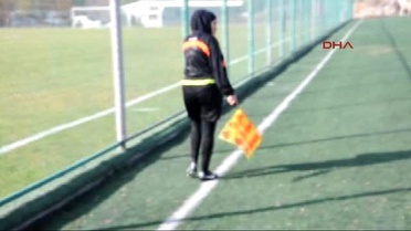 Türkiye'nin İlk Başörtülü Futbol Hakemi