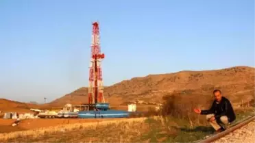 Garzan Çayı Kıyısında Açılan Kuyulardan Petrol Fışkırıyor