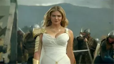Kate Upton Game Of War'da!