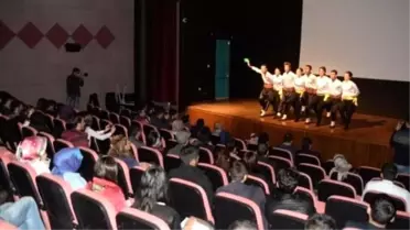 Şiddetsiz İletişim' İçin Horon, Zeybek ve Halay