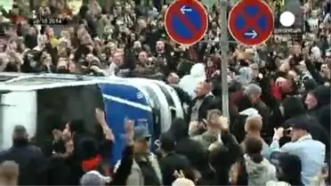 Almanya'da 'Selefilere Karşı Holiganlar' Bir Araya Geldi