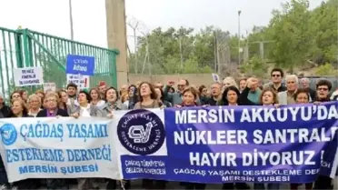 Çevrecilerden Akkuyu Nükleer Santrali Şantiyesi Önünde Eylem