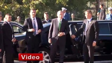 Erdoğan, Cezayir'de Şehitler Abidesi'ni Ziyaret Etti