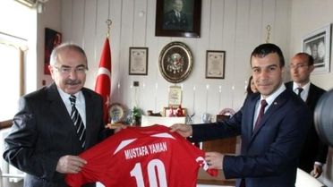 Vali Yaman'a 10 Numara Forma