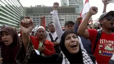 Endonezya'da Cakarta'ya Hristiyan Vali Atanması Protesto Edildi