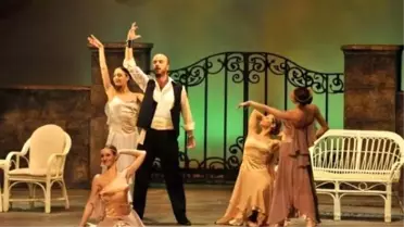 Lüküs Hayat' İzmir'de Sahnelendi