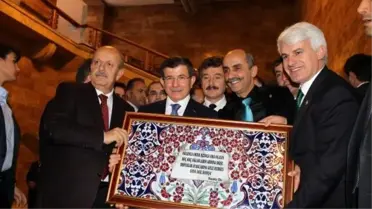 Başkan Sargın'dan Başbakan Davutoğlu'na Özel Çini Tablo