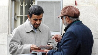 Ahmedinejad, Halktan Mektup Alma Uygulamasını Sürdürüyor