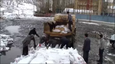 Hizan'da Yardıma Muhtaç Ailelere Kömür Yardımı