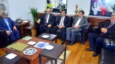 Bakan Işık, Kocaeli Üniversitesi'ni Ziyaret Etti