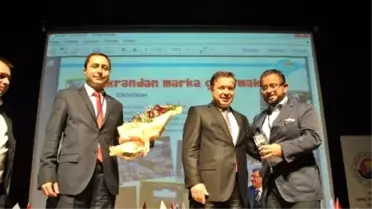 Herkes Birbirine Plaket Verince Sahne Karıştı
