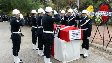 Bıçaklanarak Şehit Olan Polise Son Görev