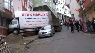 Kağıthane'de Kamyon Faciasından Dönüldü