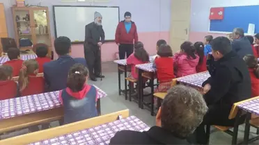 Derebucak'ta Öğrencilere 'Cömertlik' Konulu Piyes