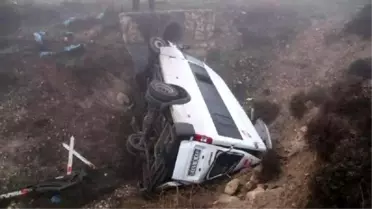 Mersin'de İşçi Servisi Devrildi: 13 Yaralı