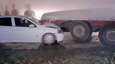 Saman Yüklü Tır ile Otomobil Çarpıştı: 3 Yaralı