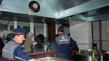 Uşşaki Vakfı Gaziantep Şubesi 400 Aileye Yemek Dağıtıyor