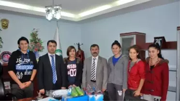 Kütahya Belediyesi'nden Kız Futbol Takımı'na Malzeme Desteği