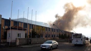 Kayseri'de Mobilya Fabrikasında Yangın
