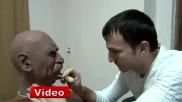 Tuncel Kurtiz'in Balmumu Heykelini Sergileyecek