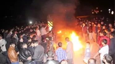 Otomobilin Çarptığı Ayşe'nin Yakınları Yolu Kapatıp Eylem Yaptı