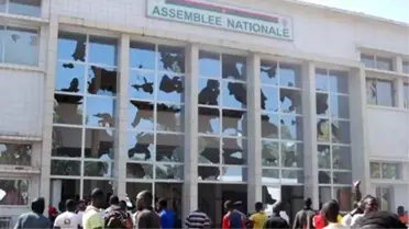 Burkina Faso'da Eski Devlet Başkanının Partisinin Faaliyetleri Askıya Alındı
