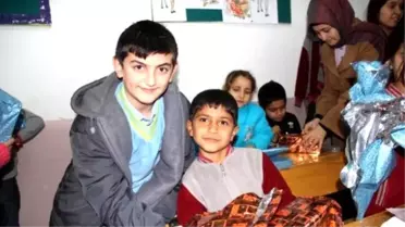 900 Öğrenciye Oyuncak Dağıtıldı