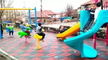 Yozgat'ta Okul Bahçelerine Oyun Parkı