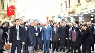 Başbakan Yardımcısı Akdoğan Film Platosunu Gezdi