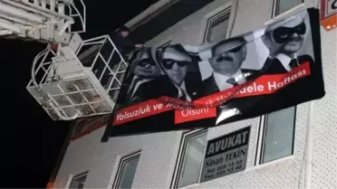 CHP'deki Asılı Pankart Mahkeme Kararıyla İndirildi