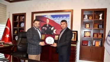 Emlakçılar Derneğinden Koçaş'a Plaket
