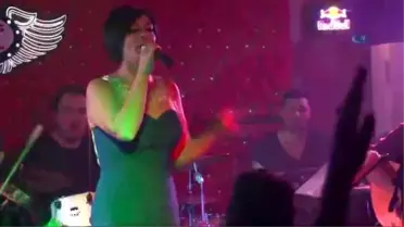 Aslı Zen 30 Kilo Verdi Sahnelere Geri Döndü