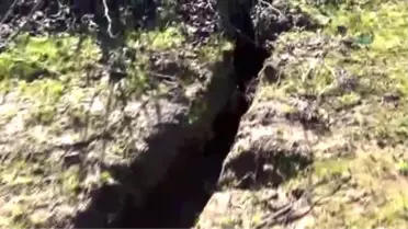 Tarladaki Çatlaklar Köylüleri Korkutuyor