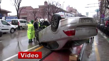 Raylarda Kayan Otomobil Takla Attı: 1 Yaralı