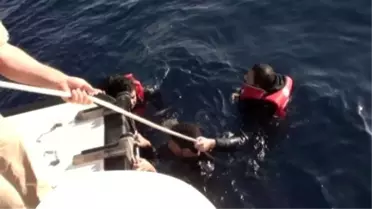 Batmak Üzere Olan Teknedeki Kaçaklar Kurtarıldı