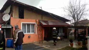 Kartepe'de Kopan Elektrik Kabloları Çatıyı Yaktı