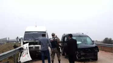 Nizip'te Öğrenci Servisi ile Hafif Ticari Araç Çarpıştı: 10 Yaralı