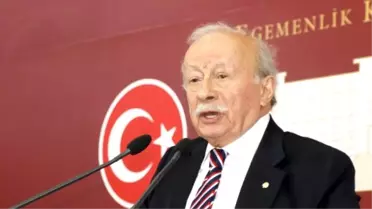 Oktay Ekşi Kimdir ?