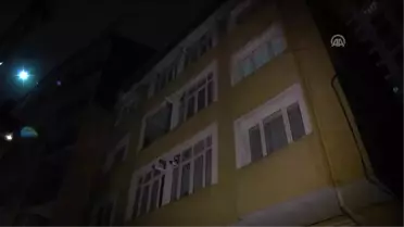 Eyüp'te Çöken İstinat Duvarı, Evlere Zarar Verdi