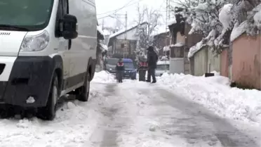 Uludağ'da Kayboldular Yaptıkları 'Kardan Ev'Le Kurtuldular